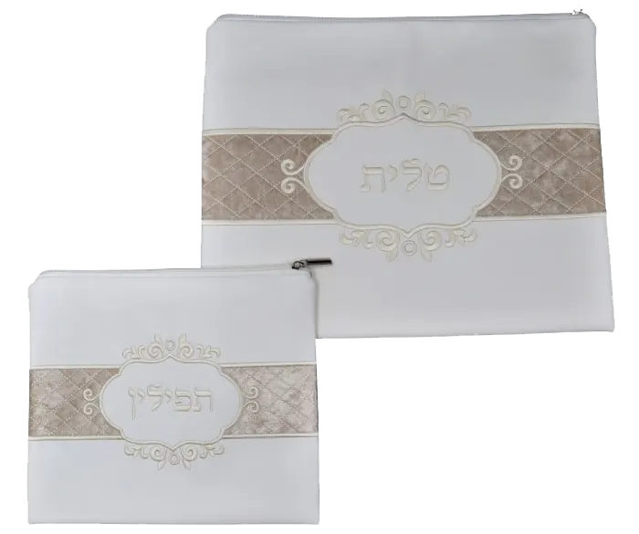 סט כיסויים מפואר עם ריבועים מקטיפה בצבע לבן וחום בהיר
